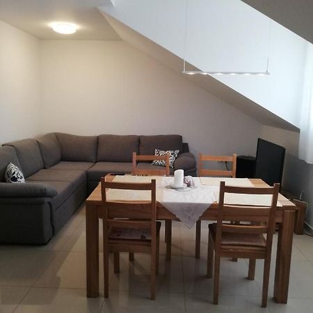 Slavuj Leilighet Novi Sad Eksteriør bilde